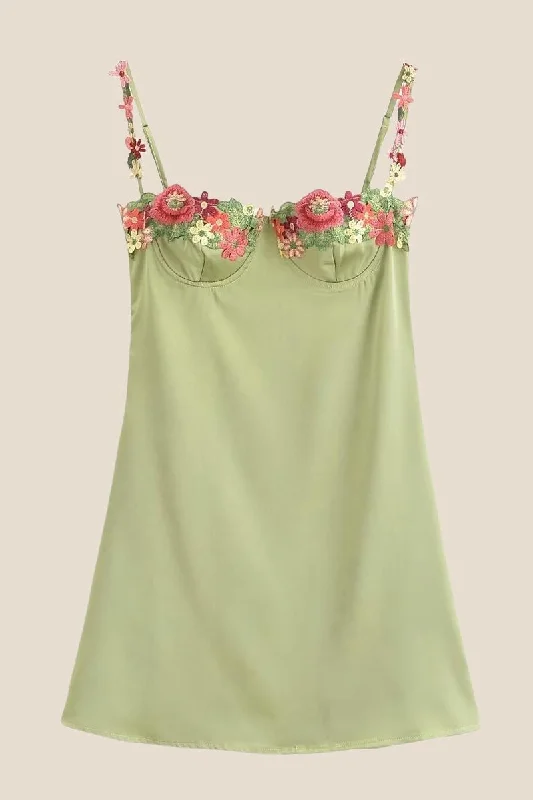 Don't Miss chic shift dressGreen Floral Embroidery Short Princess Dress