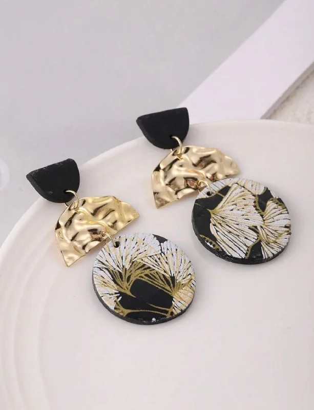 Clearance Event v-neck dressDelilah Earrings