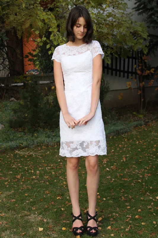 Weekend Deal Sheath Round Collar Knee Length Short Sleeves Tulle Lace Wedding Dress